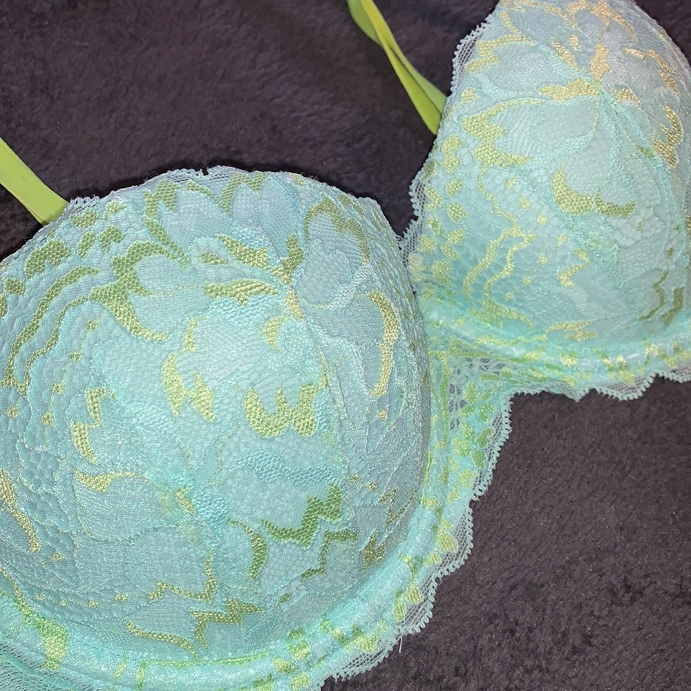 PINK Victoria’s Secret 34B push-up/pigeonnant. Sexy lace - Picture 2 of 7